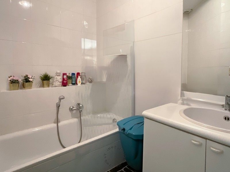 Mooi appartement aan het kerkplein van Melsele met twee slaapkamers en terras foto 8