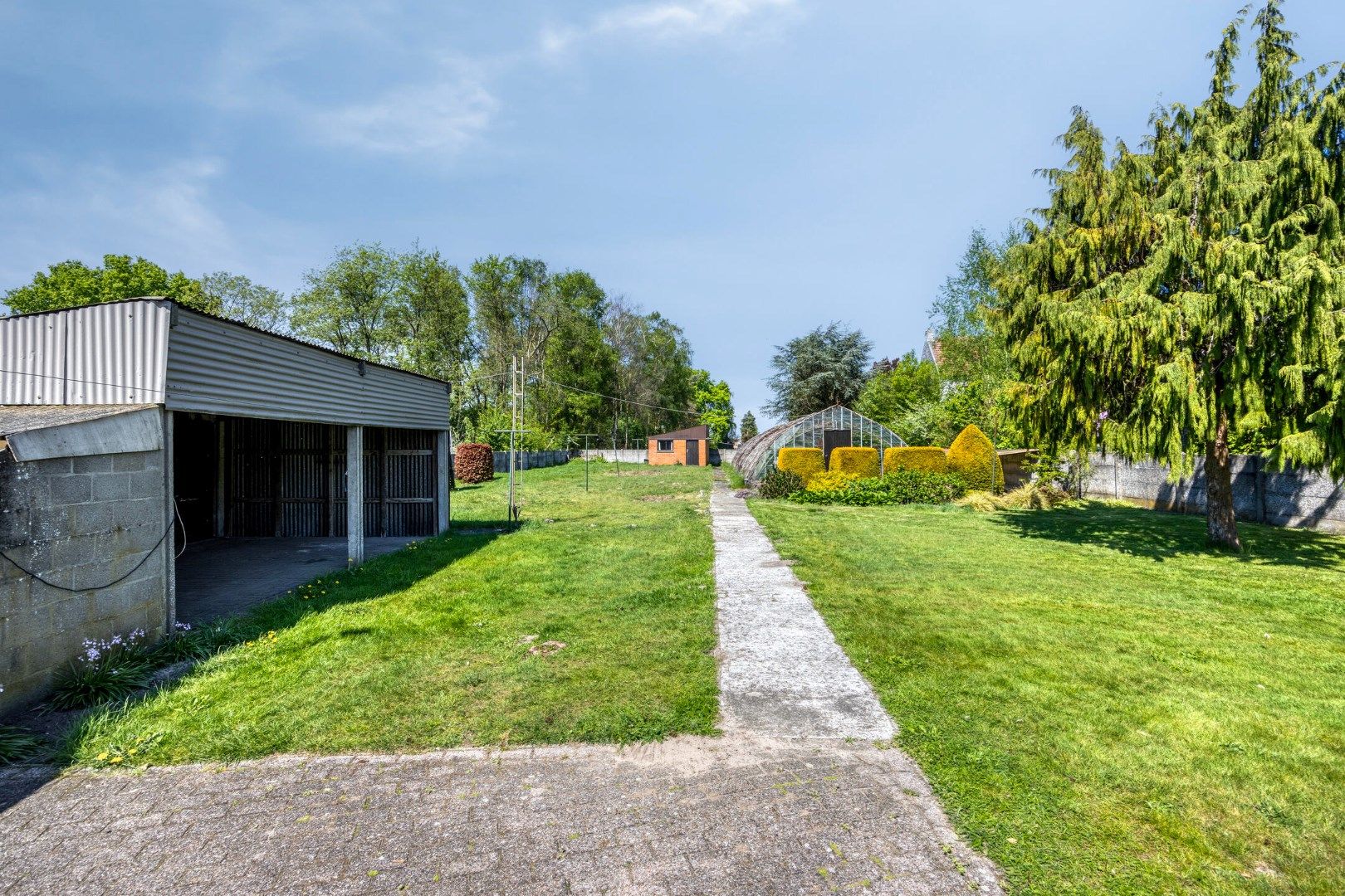 Ruime op te frisse woning op een perceel van 2.210 m² ! foto 28