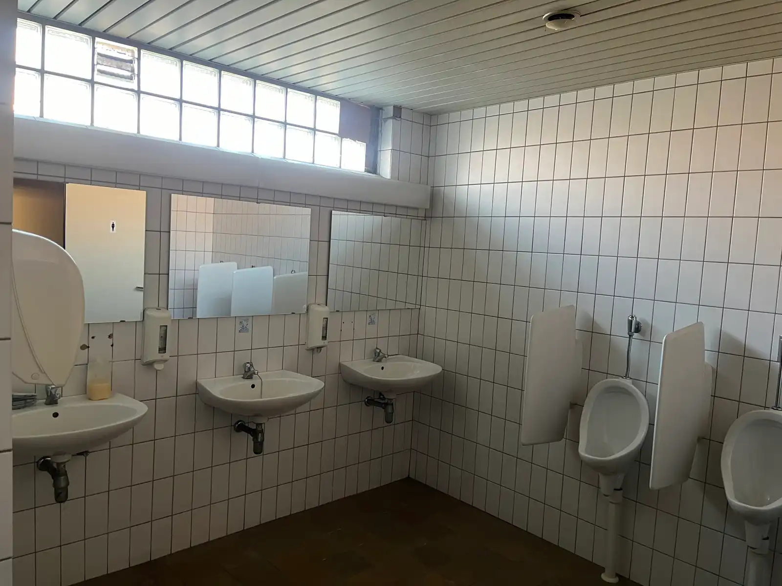 Opsplitsbare polyvalente handelsruimte met parking foto 16