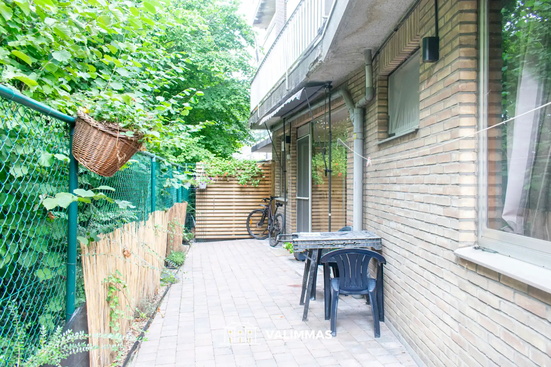 Gelijkvloerse handelsruimte/appartement met mooi terras... foto 10
