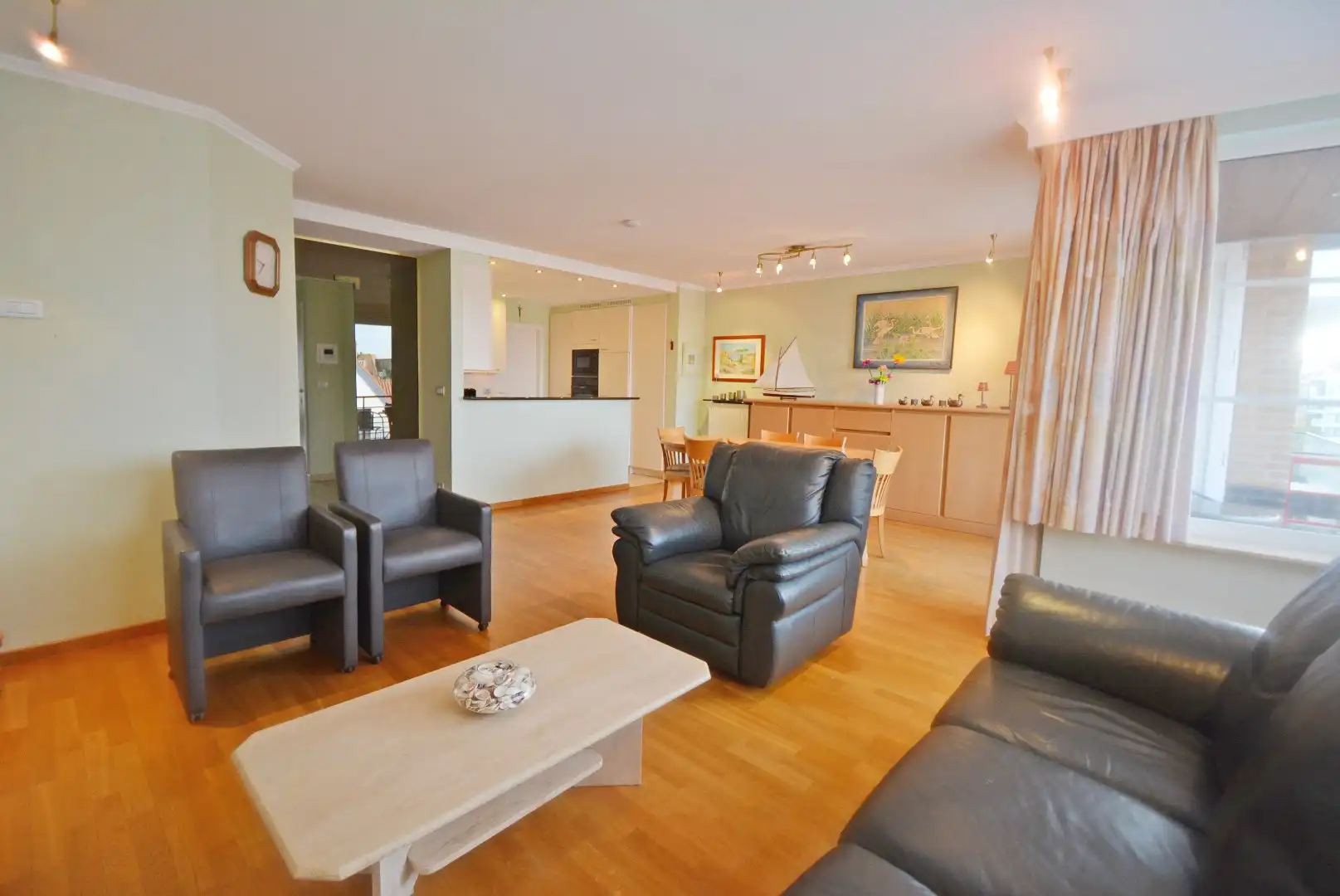 Ruim appartement met 3 slaapkamers op wandelafstand van het strand. foto 5
