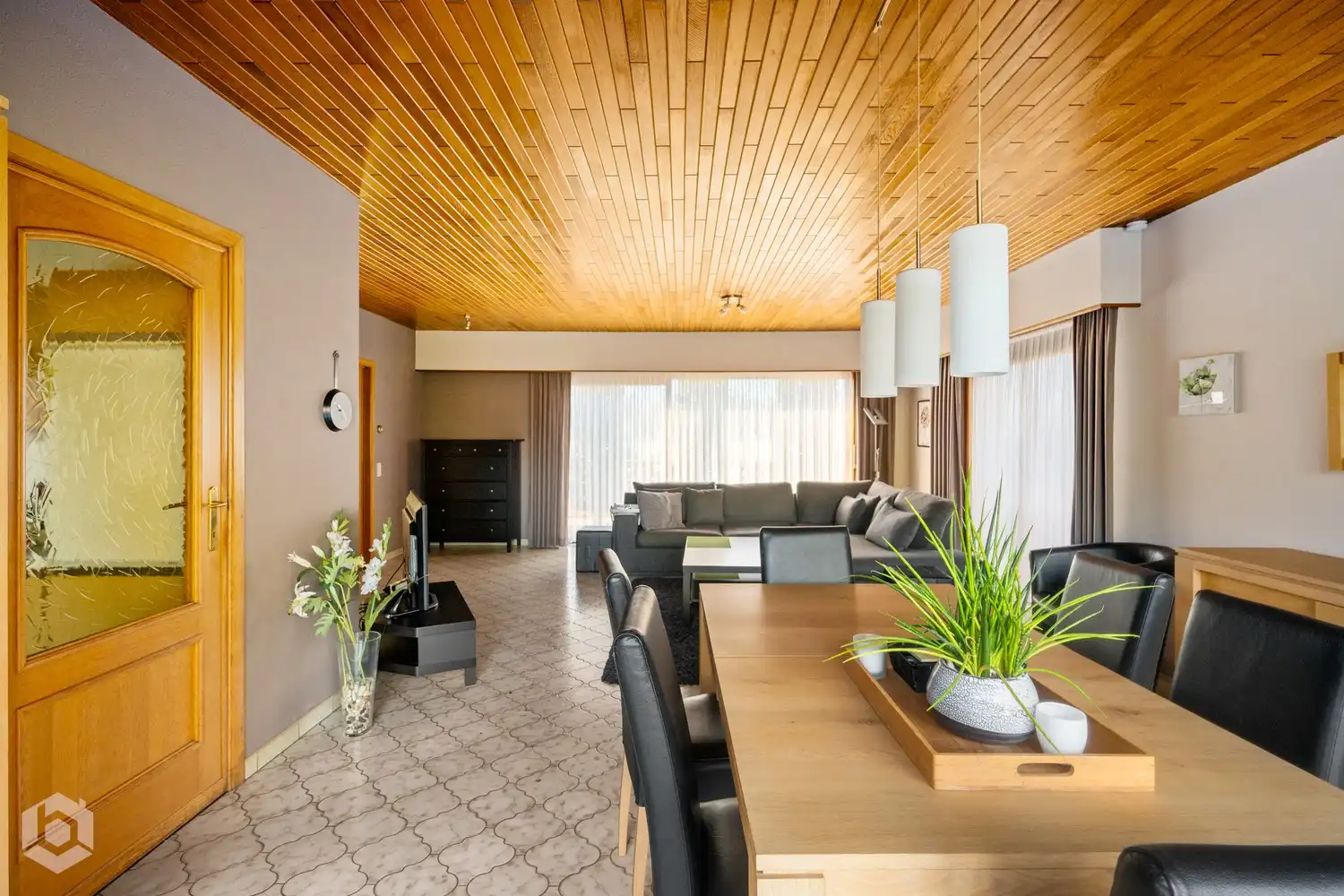 Woning met 3 à 4 slpkrs en grote garage (mogelijk tot handel) foto 8