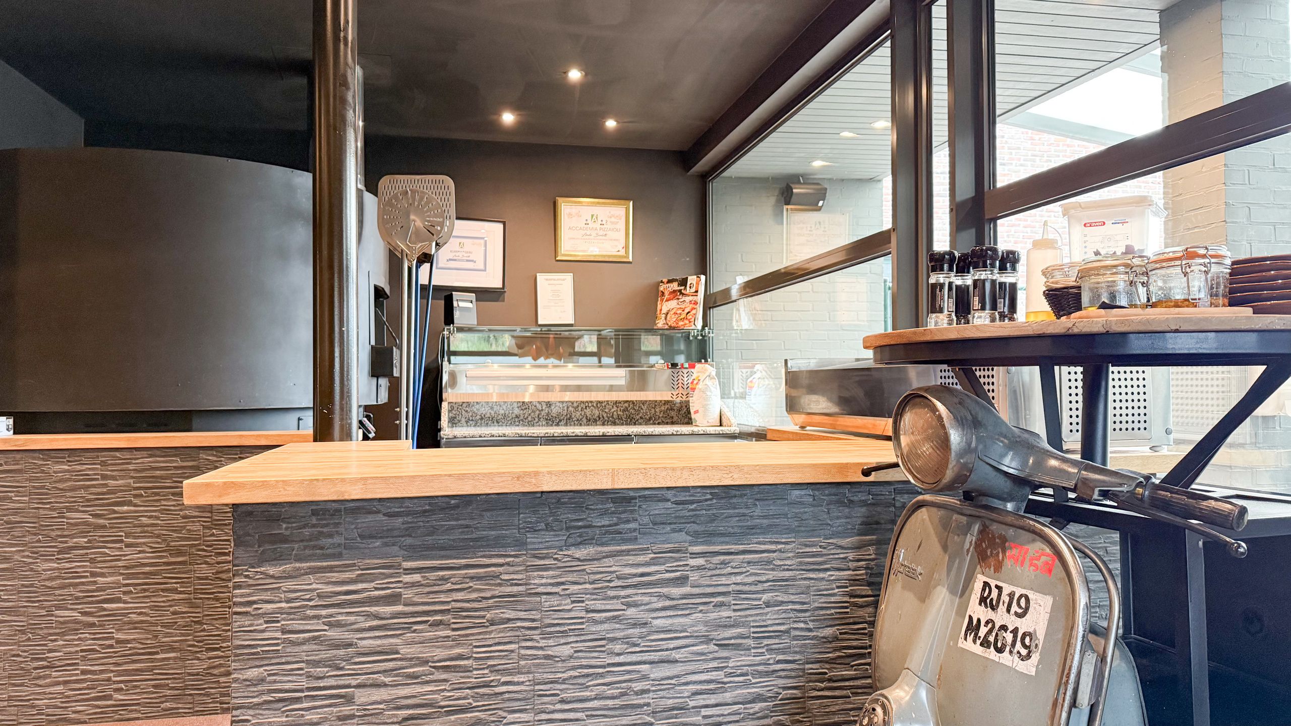 Horecapand met volledige inrichting op goed gelegen locatie! foto 17