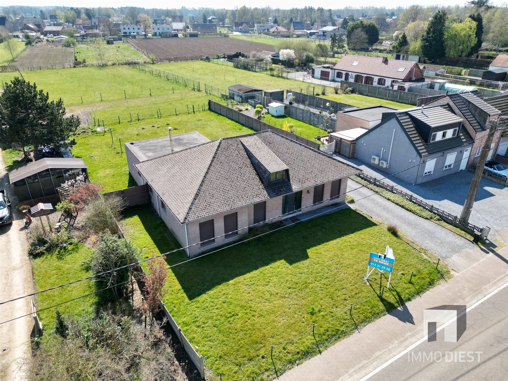 Statige, gelijkvloerse woning op een knap perceel van 33a 45ca met gunstige ligging te Vorst. foto 27