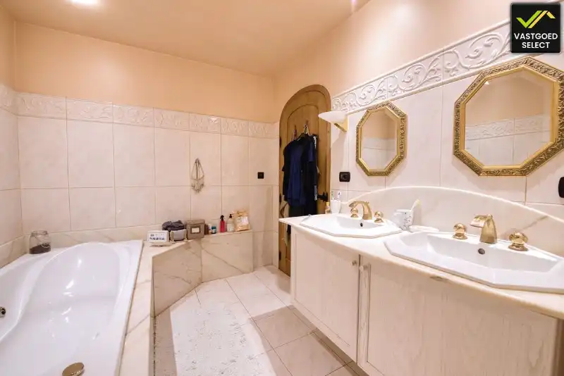 Authentieke hoeve op 13.920 m² met verzicht over de velden foto 14