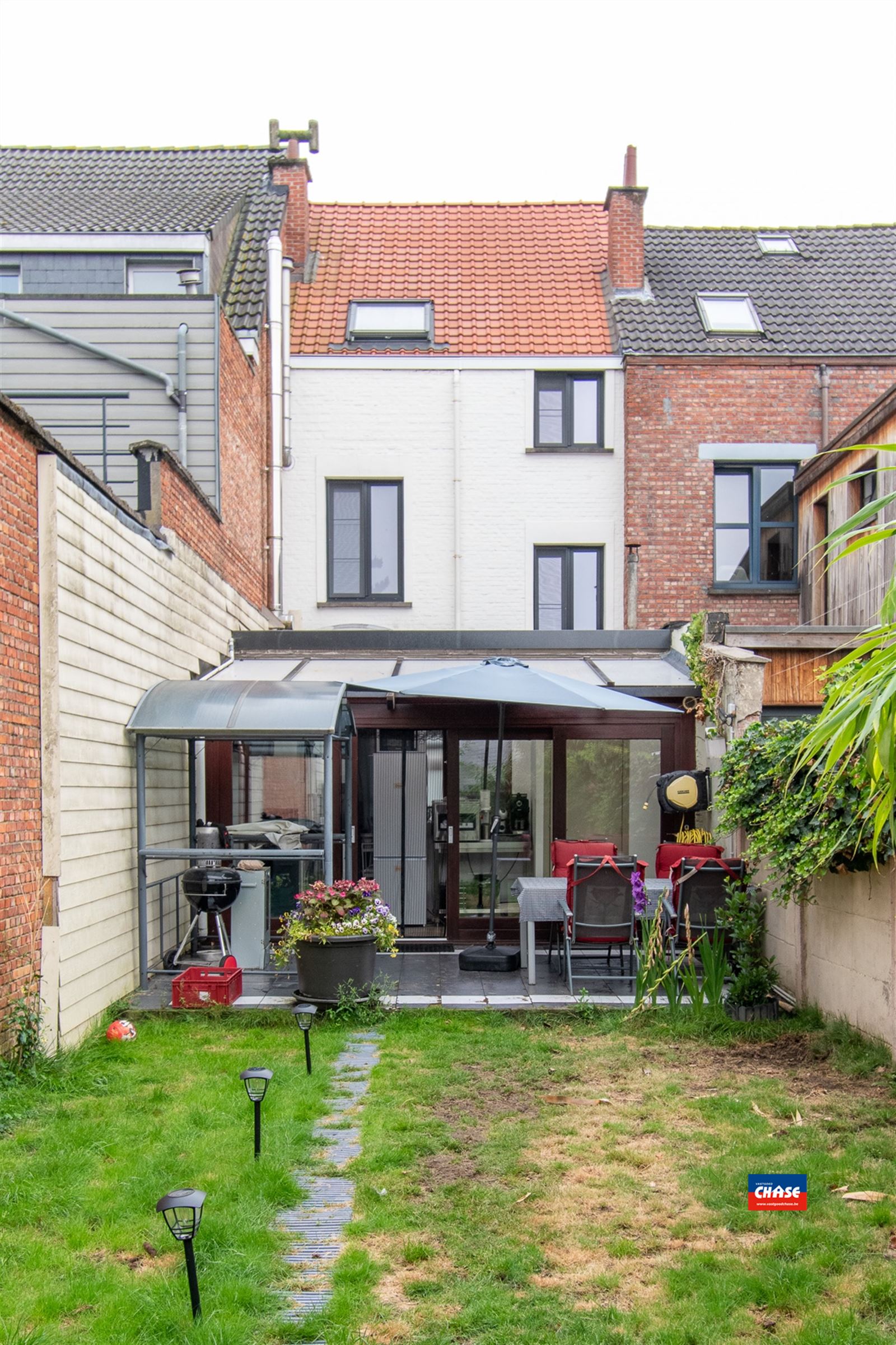 Gerenoveerde rijwoning met 3 slpks en tuin  foto 15