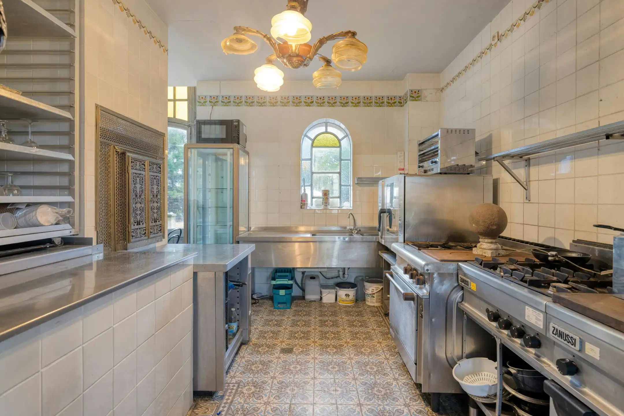 Uniek karaktervol pand met tal van mogelijkheden te Gistel foto 17