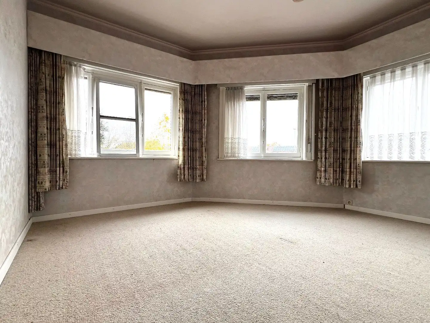 TE KOOP – Ruime eigendom met commerciële mogelijkheden in Zwevegem Vanafprijs: €150.000 foto 9
