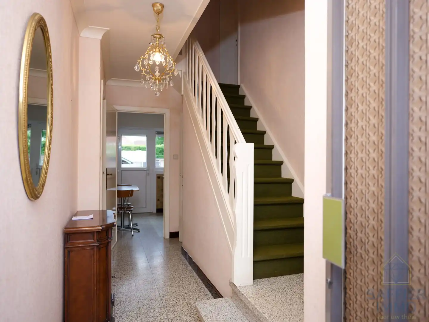 Te ontdekken in hartje Ingelmunster: ruime woning met 4 slaapkamers, zuidgerichte tuin én uitweg achteraan foto 7