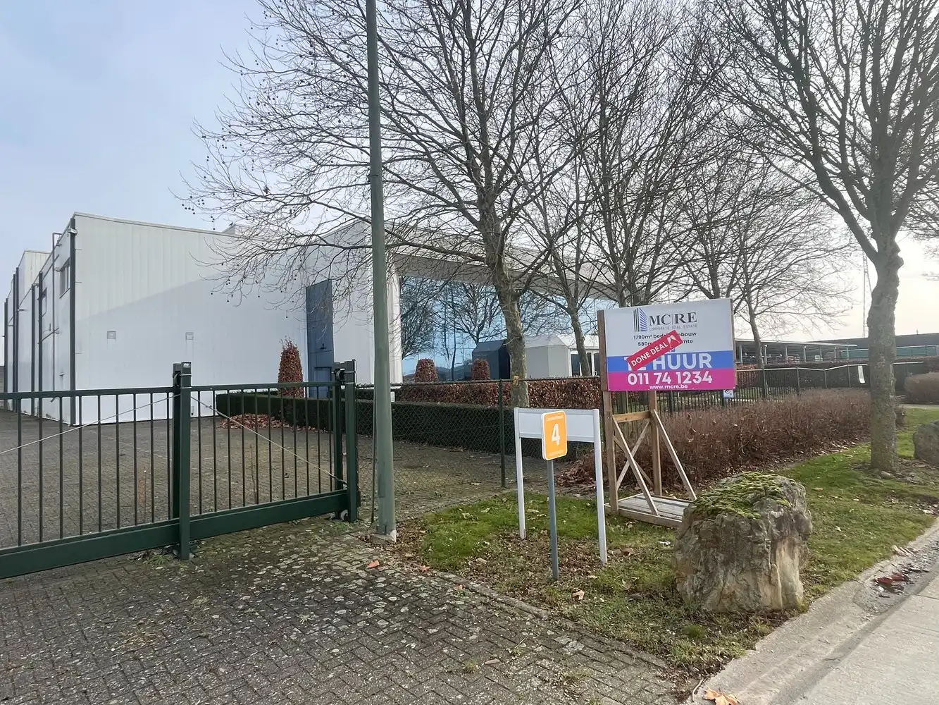 +/- 1790m² bedrijfsgebouw foto {{pictureIndex}}