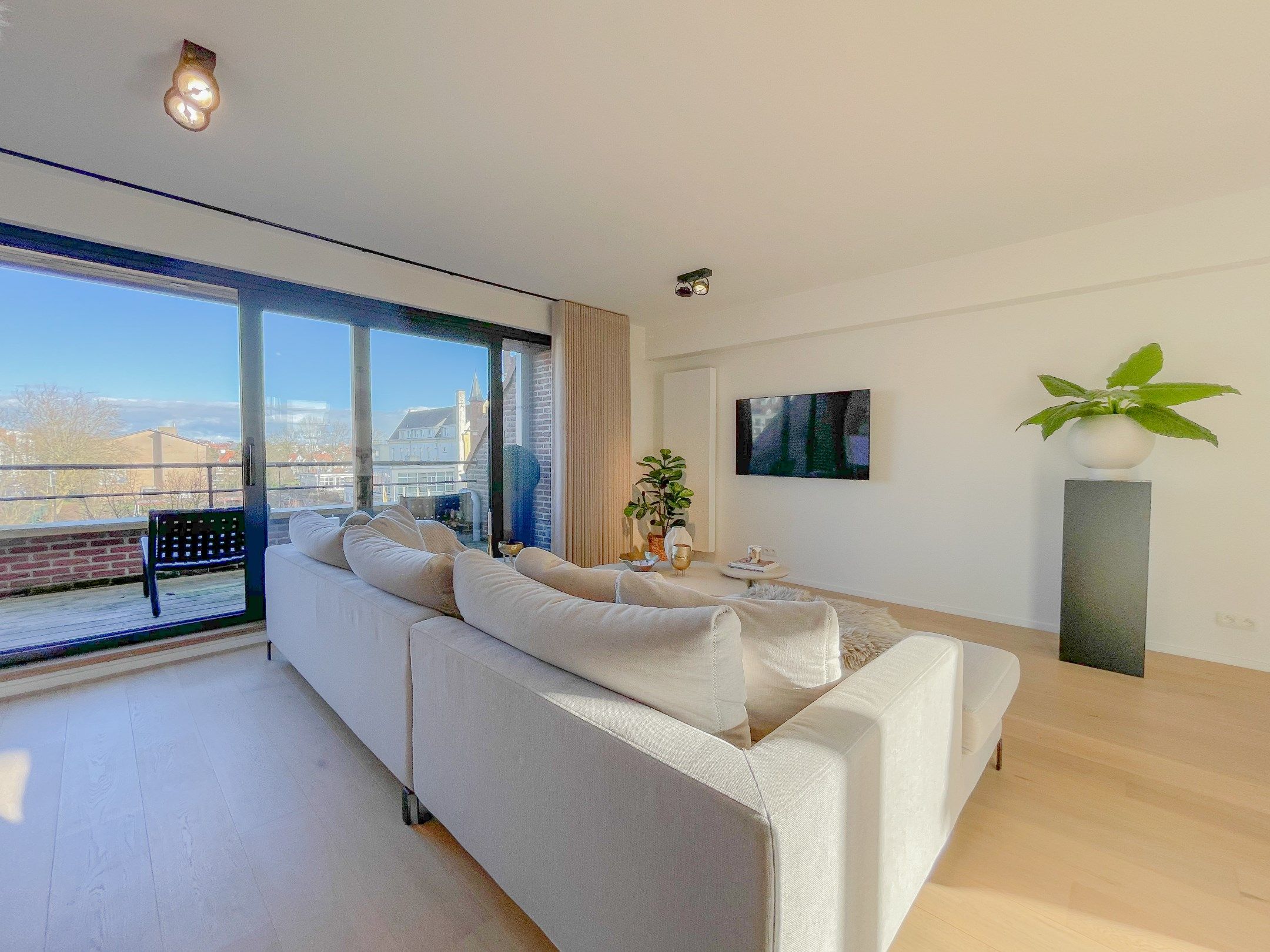 EXCLUSIEF TE KOOP: Lichtrijk appartement met twee ruime terrassen en een prachtig open zicht gelegen in een kleinschalige residentie. foto 7