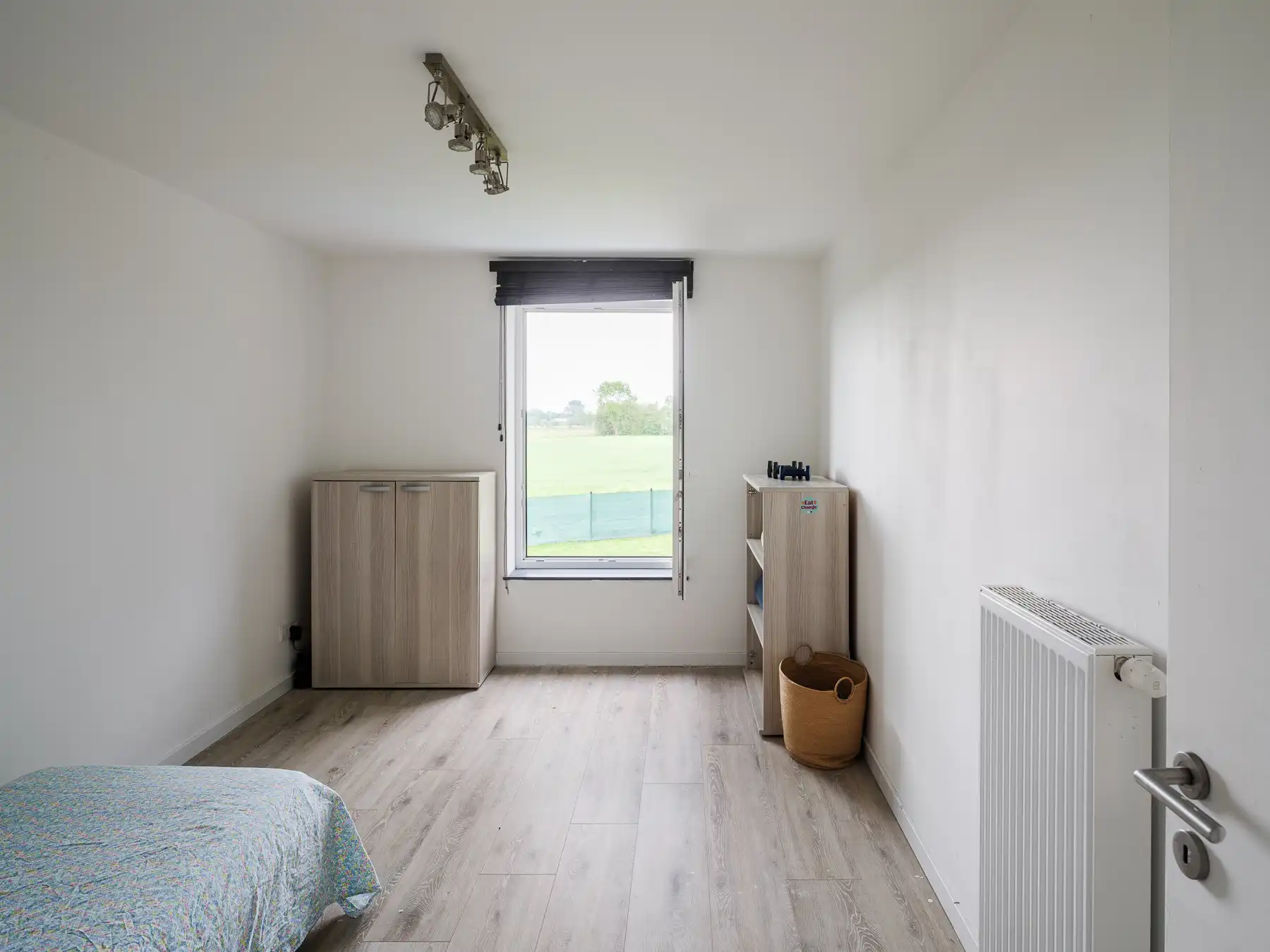 Moderne en energiezuinige woning in groene omgeving foto 16