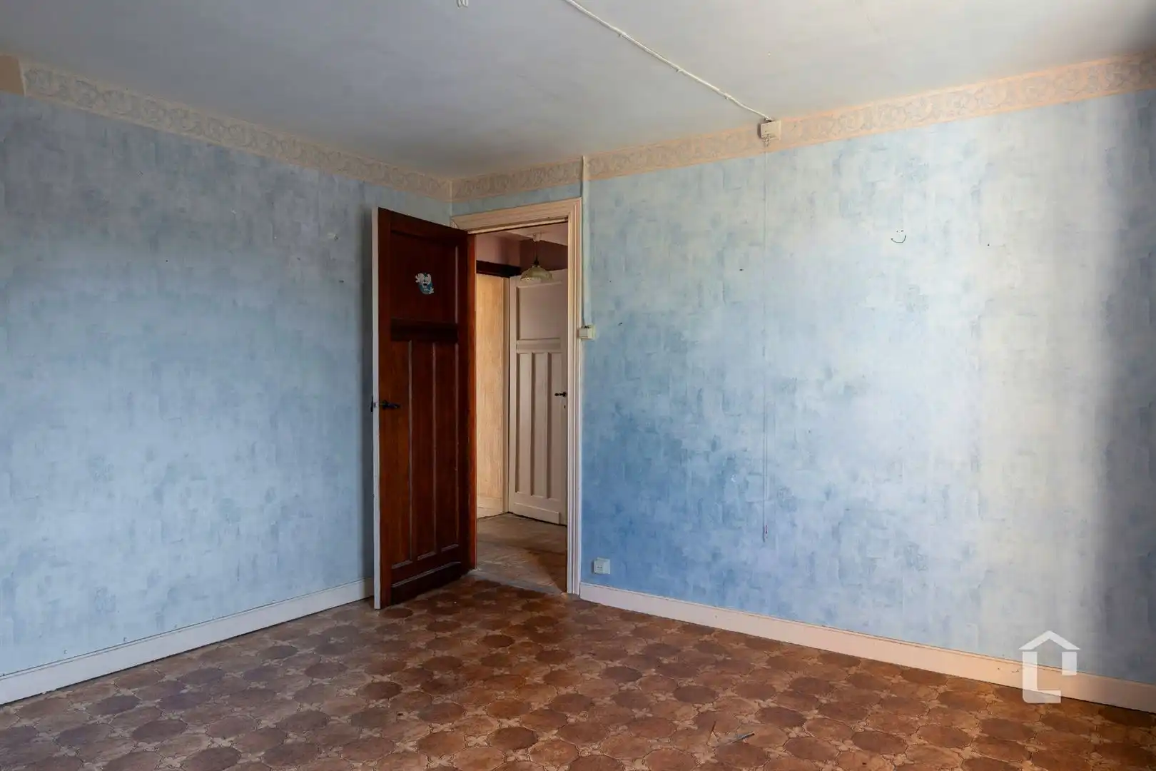 Te renoveren rijwoning met veel potentieel foto 9