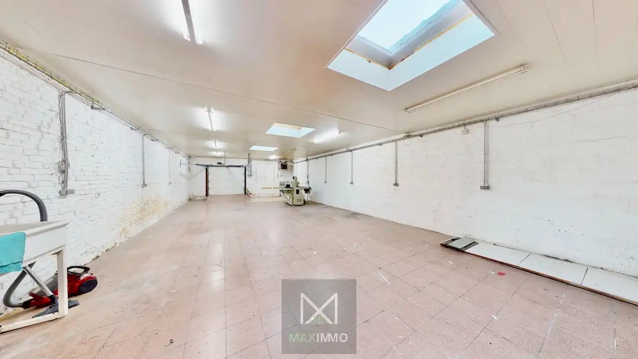Handelspand met magazijn en woonpotentieel in het centrum van Lauwe foto 6