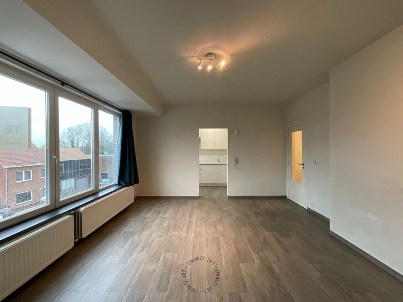 Mooi gerenoveerd appartement met 2 slaapkamers foto 3