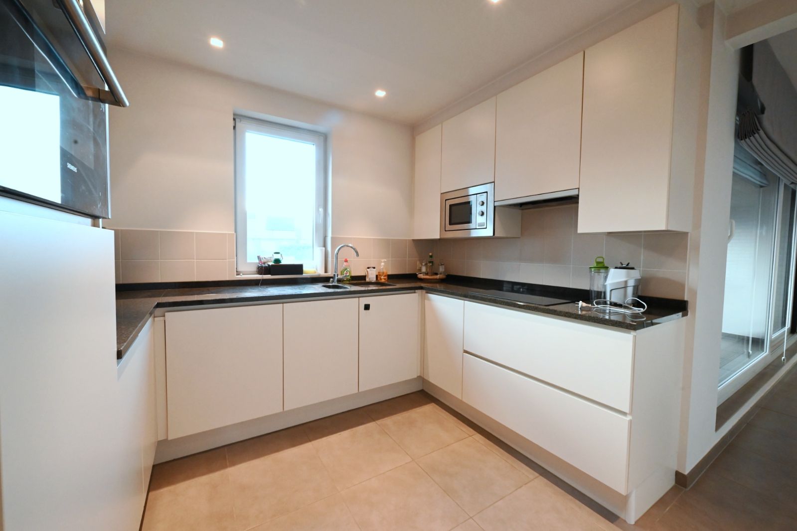 Appartement te huur in het centrum van Ardooie! foto 9