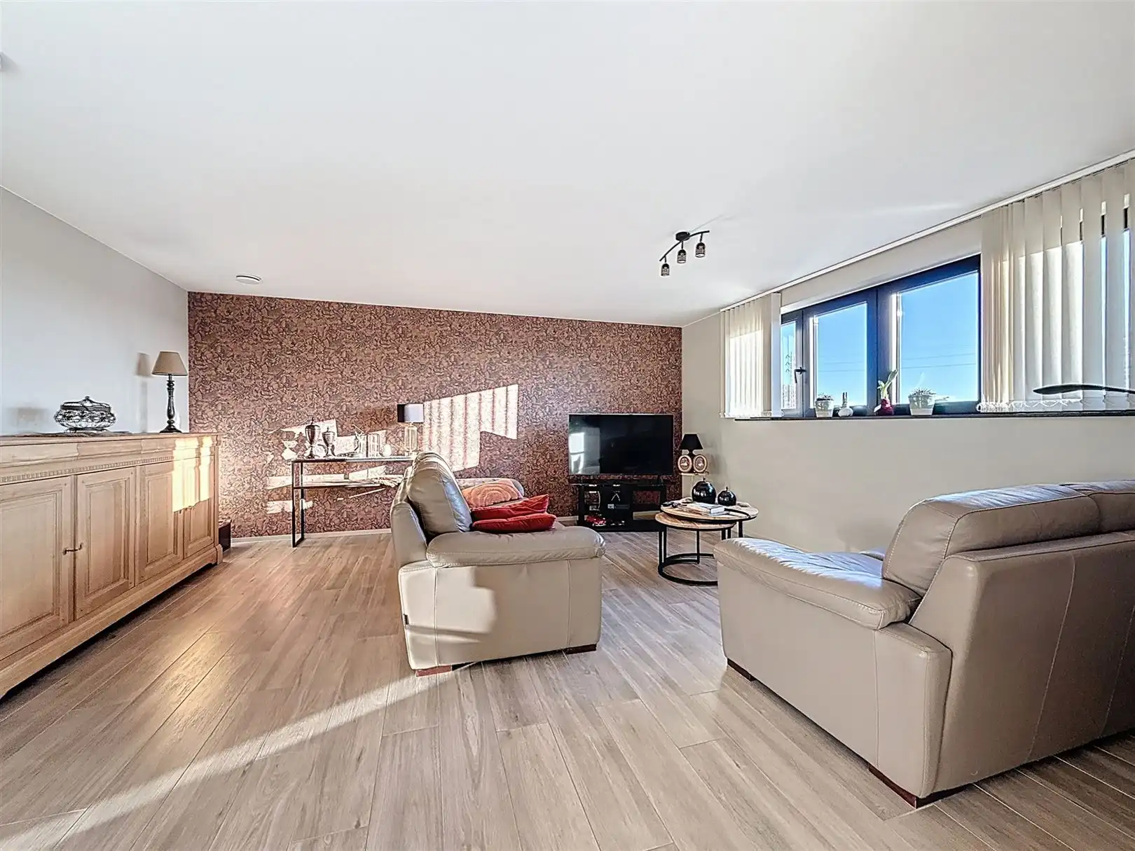 Instapklaar APP met terras, 2 slpks, kelder en autostpl foto 9