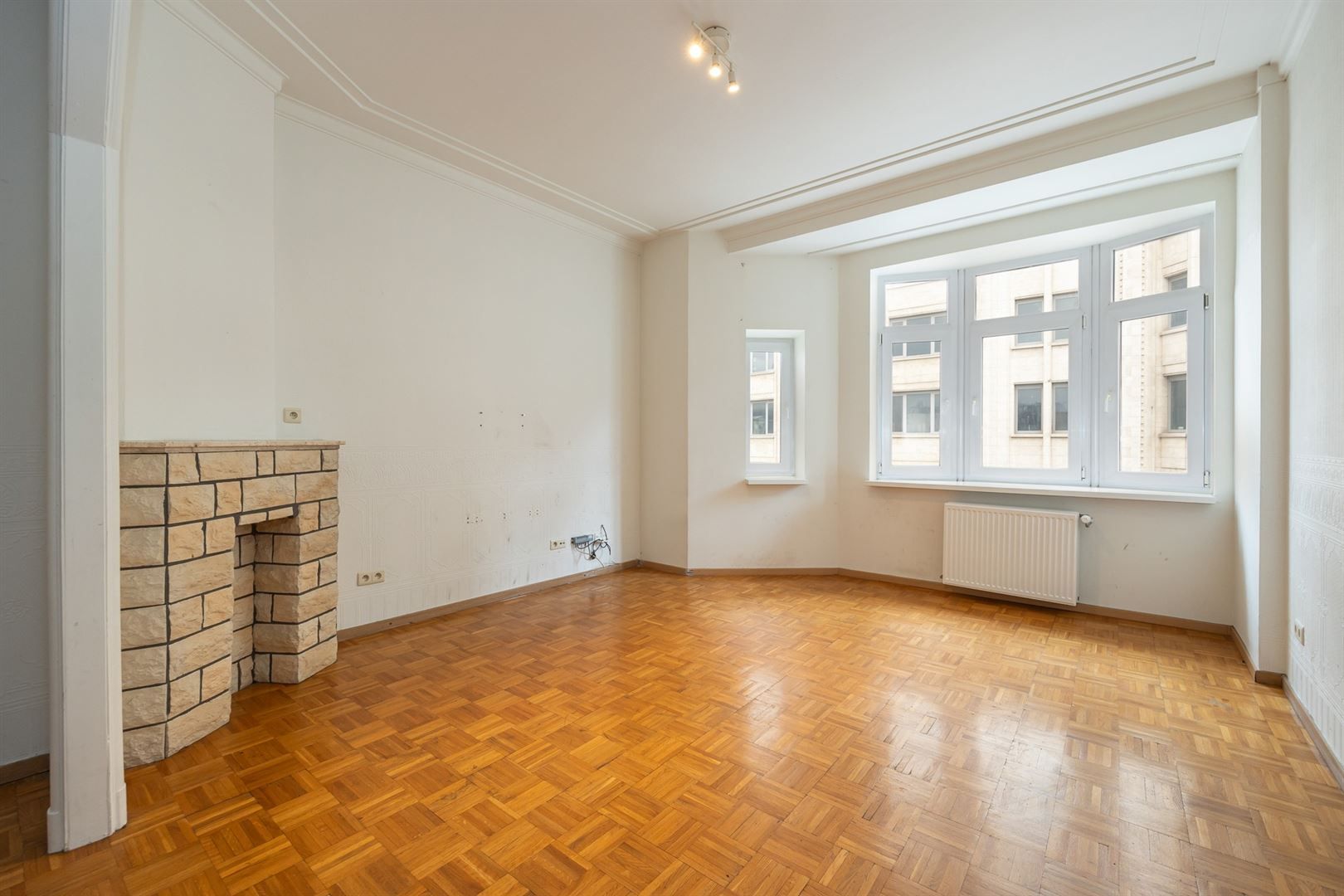 Op te frissen appartement in befaamde Meirbuilding foto 3