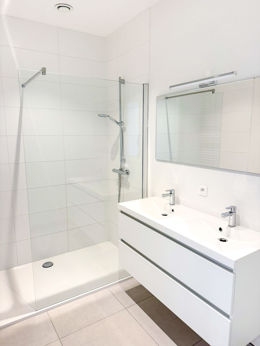 Ongemeubeld 1 slaapkamer app. met mooi terrras foto 8