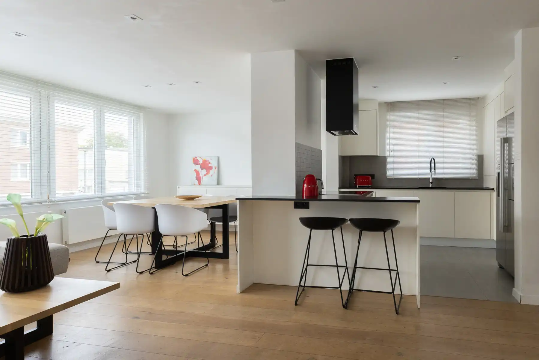 Volledig gerenoveerd appartement met 2 slaapkamers en terras foto 2