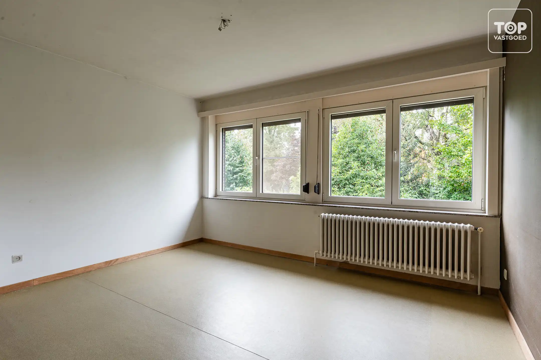 Ruime te renoveren woning met 4 slaapkamers op toplocatie foto 20