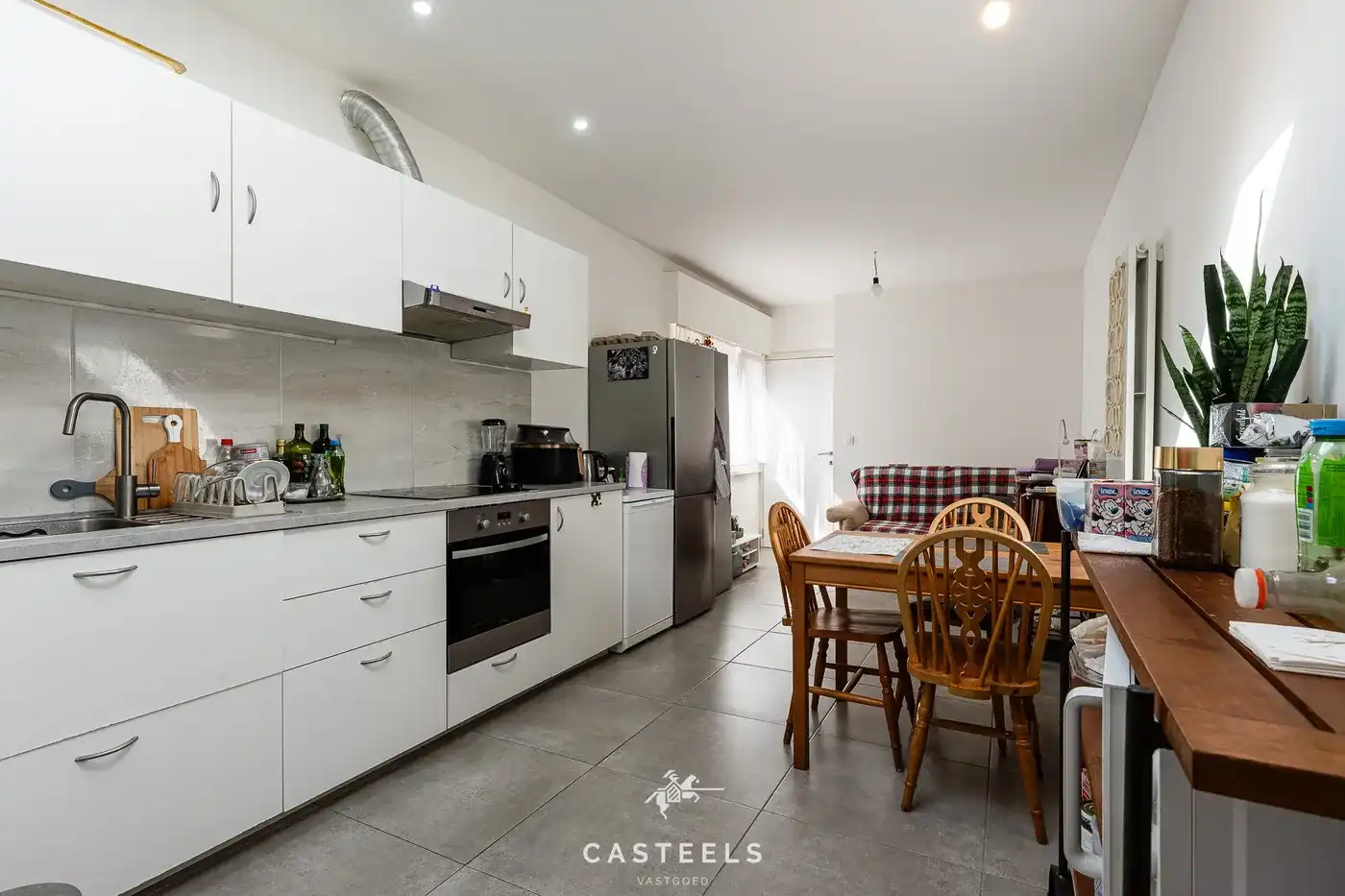 Gerenoveerd gelijkvloers appartement vlak bij Dampoort foto 4