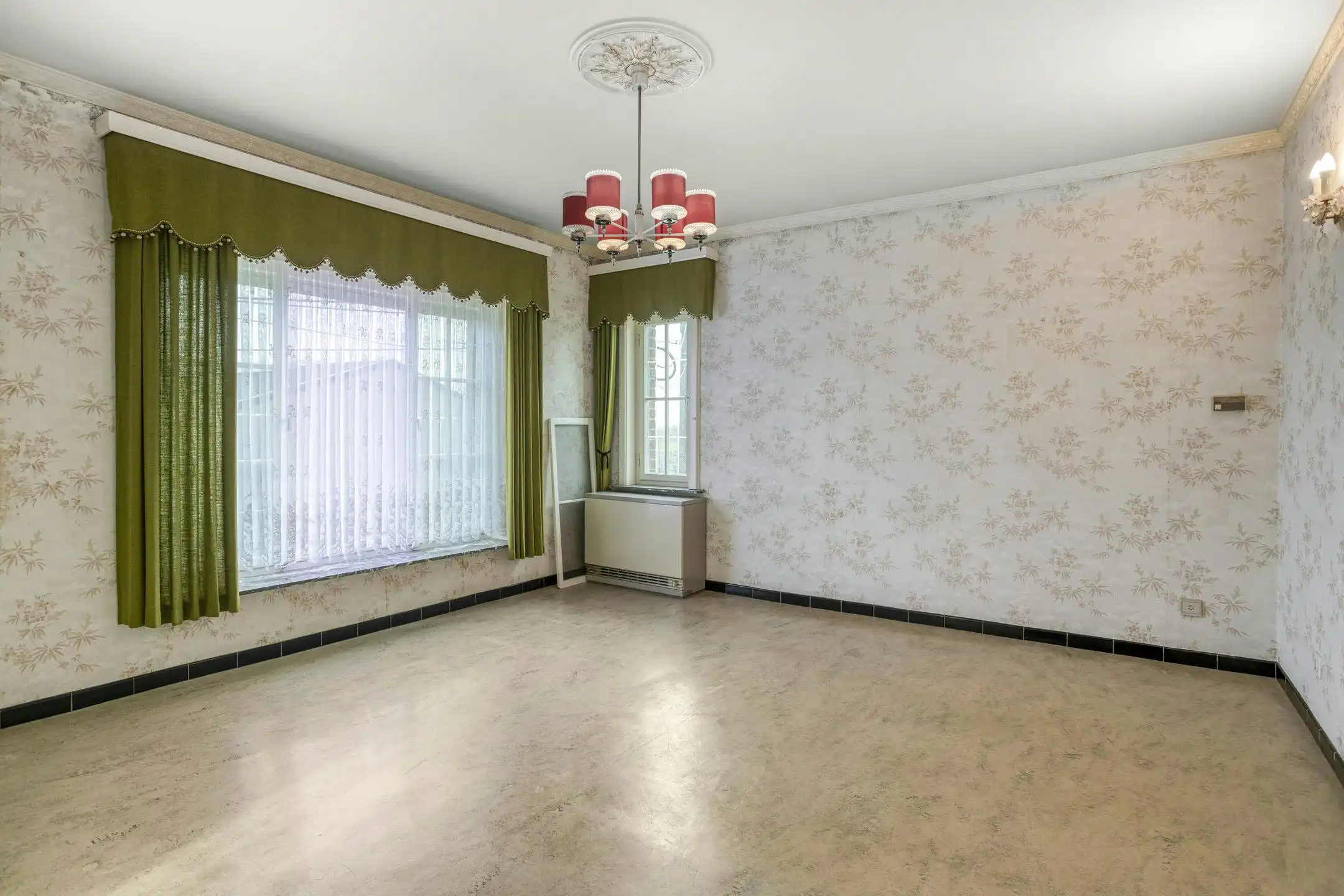 Te renoveren statige woning met royale tuin in Ardooie foto 15