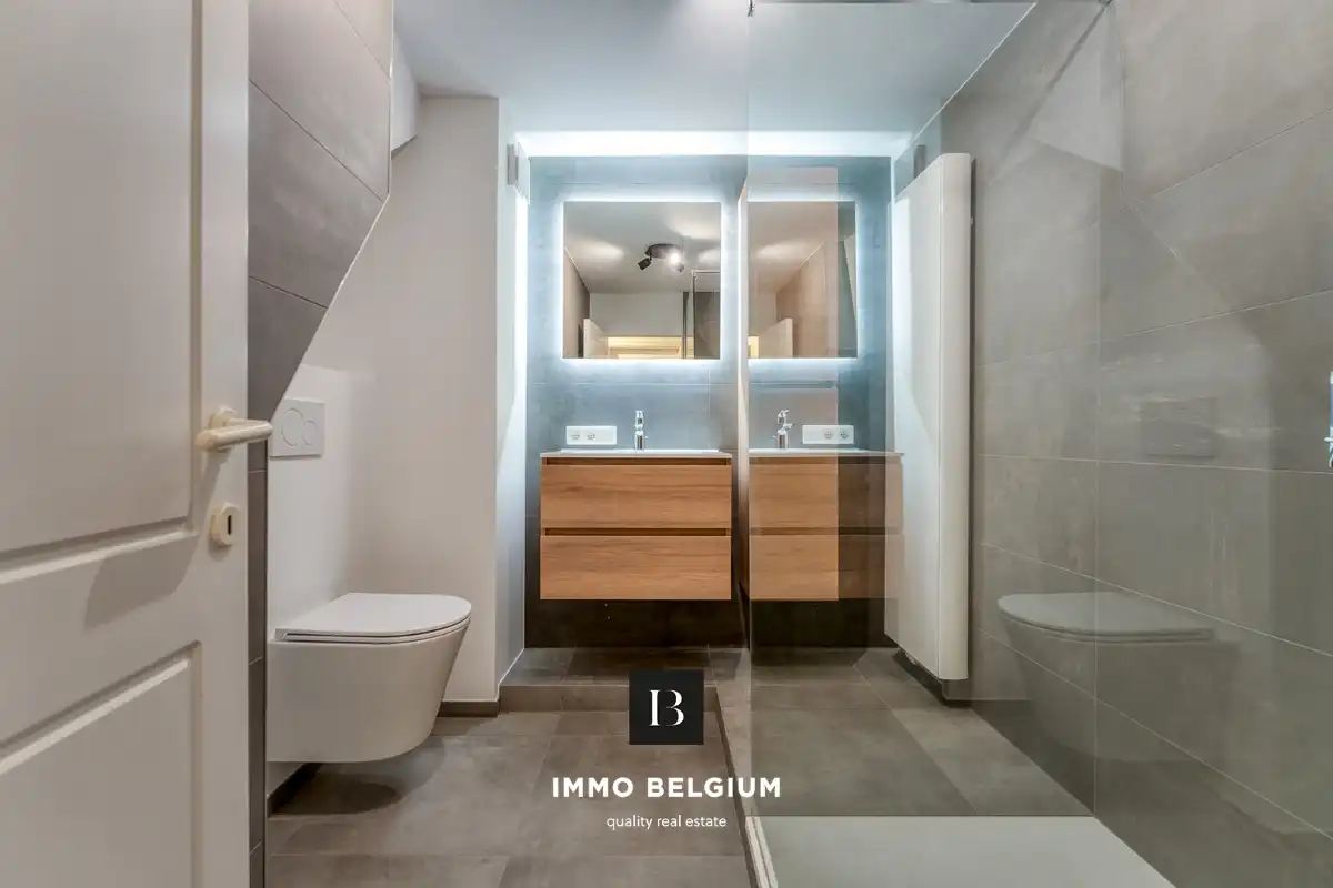 Prachtig gerenoveerde woning op 700m van het strand foto 12