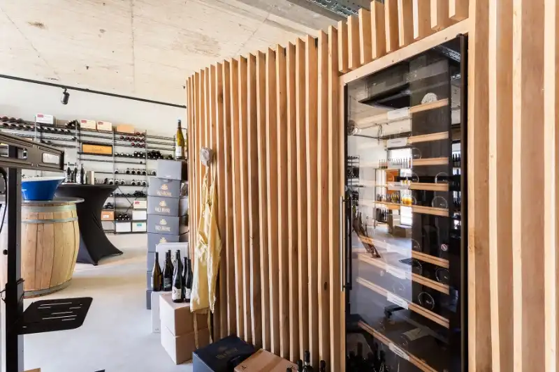 Prachtig handelspand met 2 grote etalages, gratis parking! Toplocatie Patio Donk! foto 8