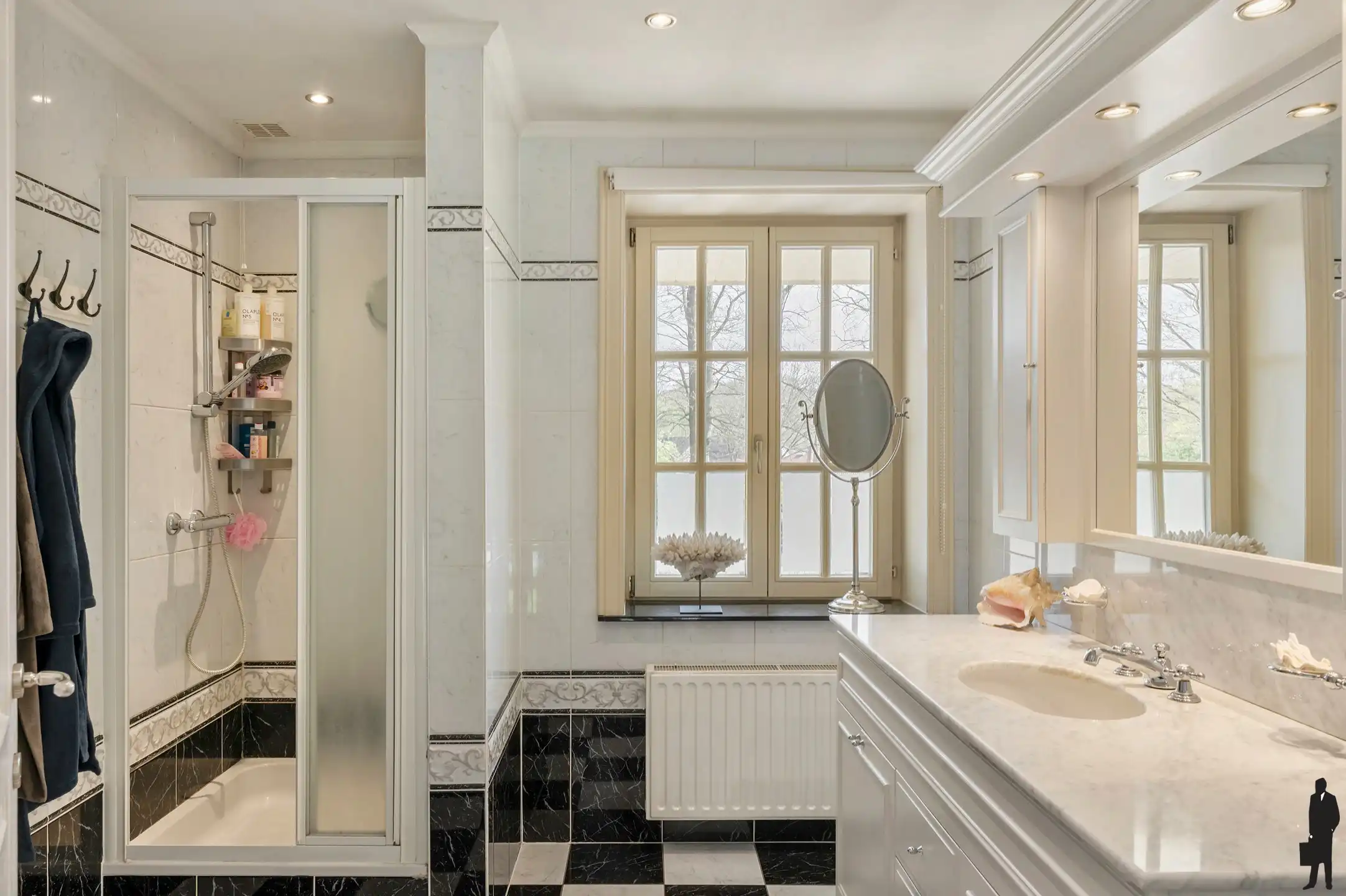 Lichtrijke villa aan het centrum! foto 23