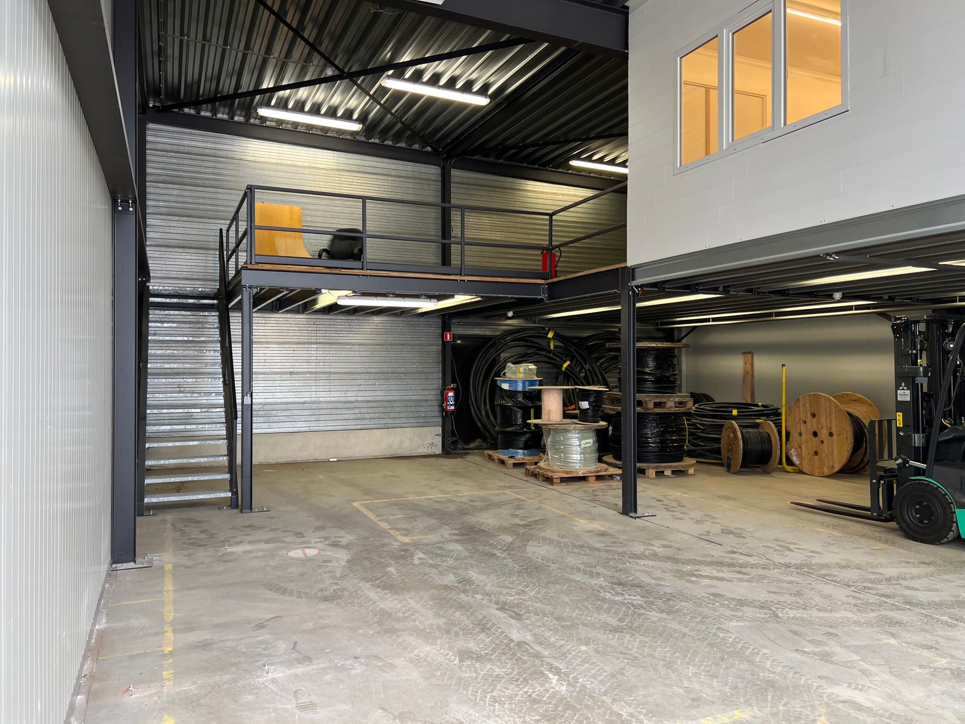 Instapklare KMO-unit te huur te Kapellen foto 4