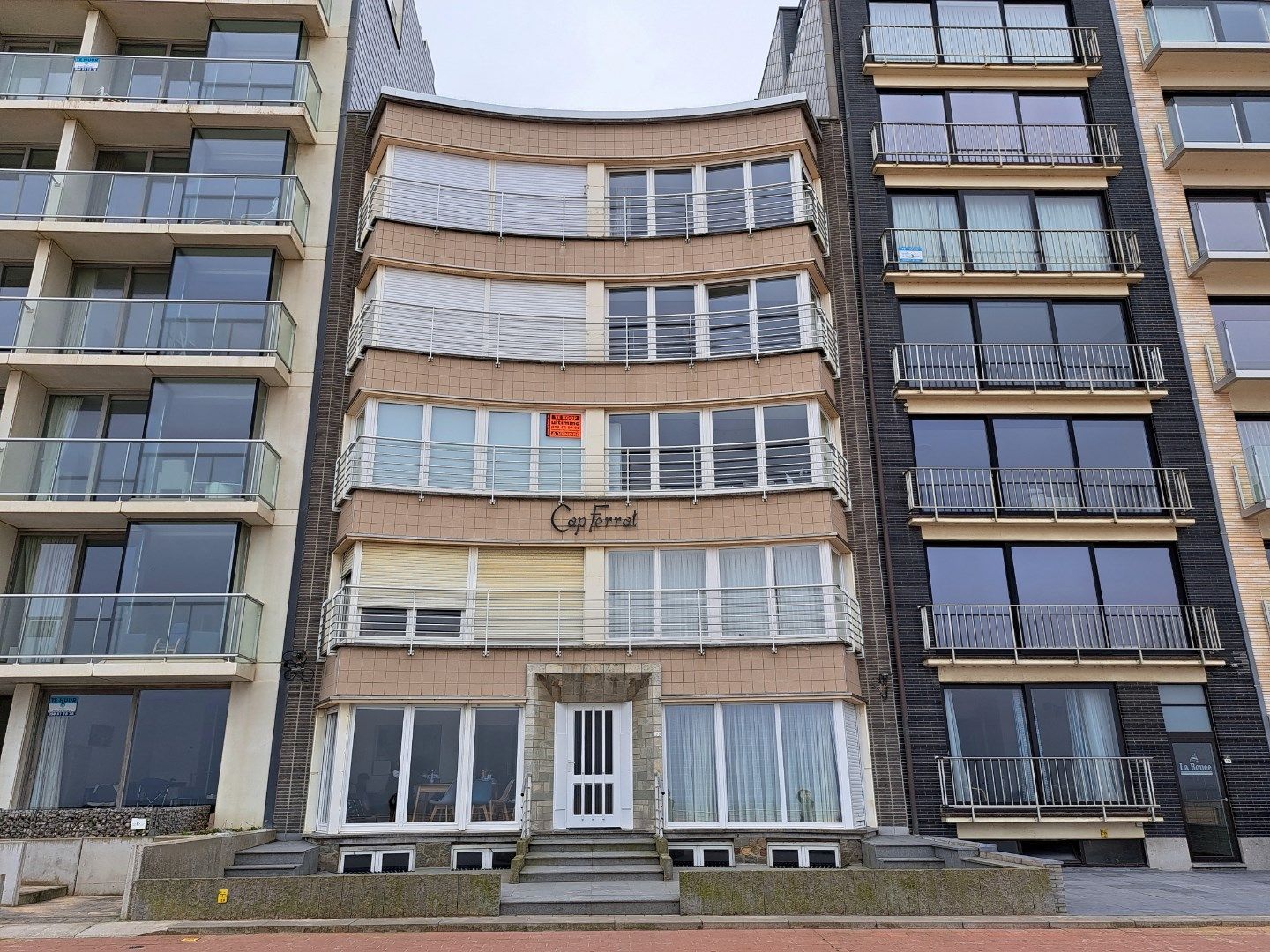 APPARTEMENT MET FRONTAAL ZEEZICHT EN 3 SLAAPKAMERS TE KOOP OP DE ZEEDIJK  foto 9