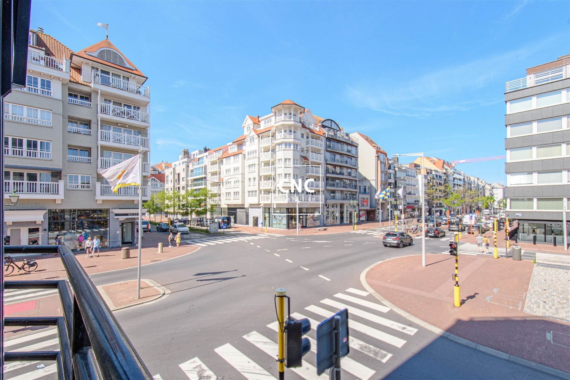 Goed draaiende horecazaak op een zeer centrale en commerciële ligging te Knokke, ter hoogte van het kruispunt van de Lippenslaan en de Elizabetlaan. foto 15