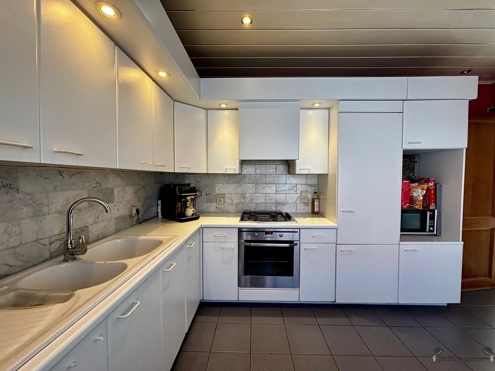 Handelspand met woonst, garage en tuin foto 22