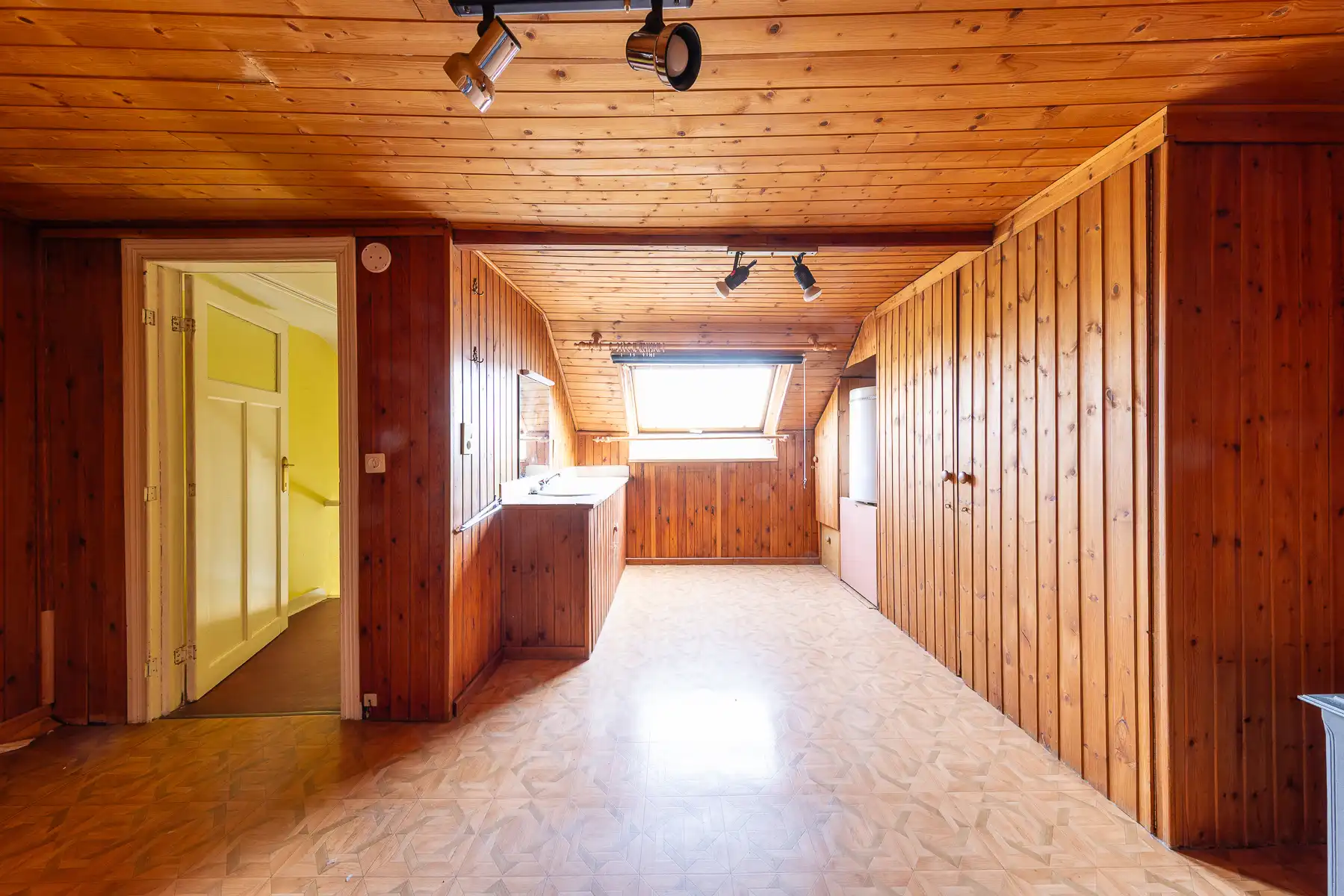 Te renoveren woning met potentieel in Drogenbos foto 16