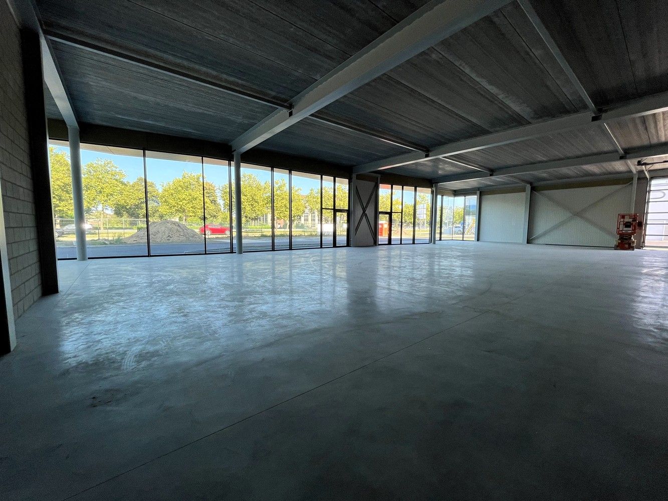 547m² showroom foto 4