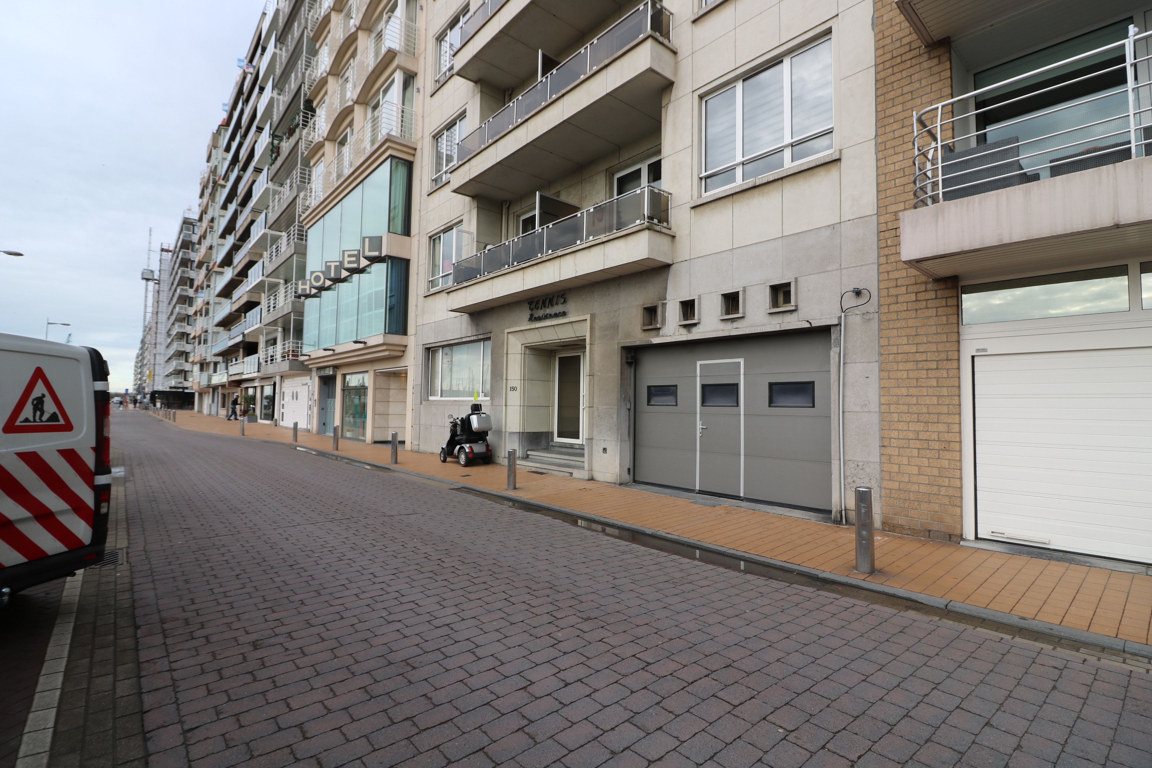  Autostaanplaats rechtover het Leopoldpark, vlakbij de Zeedijk en de Jachthaven. foto 5