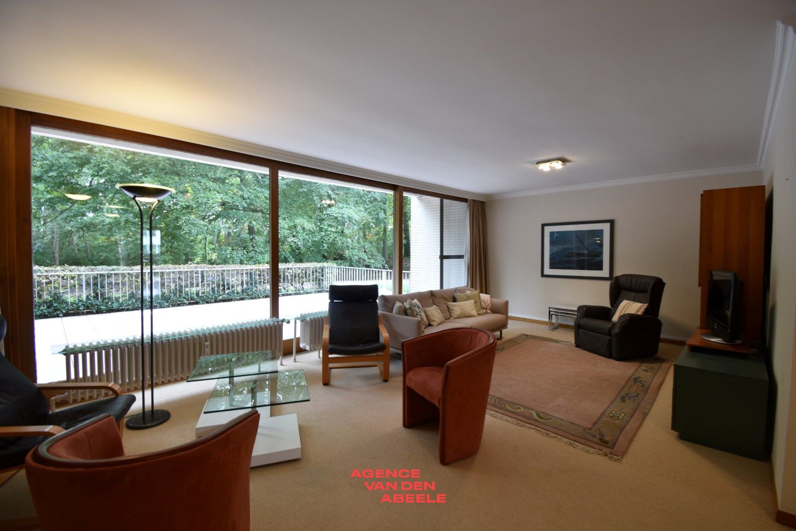 Stijlvol gelijkvloers appartement met royaal terras en boszicht foto 9
