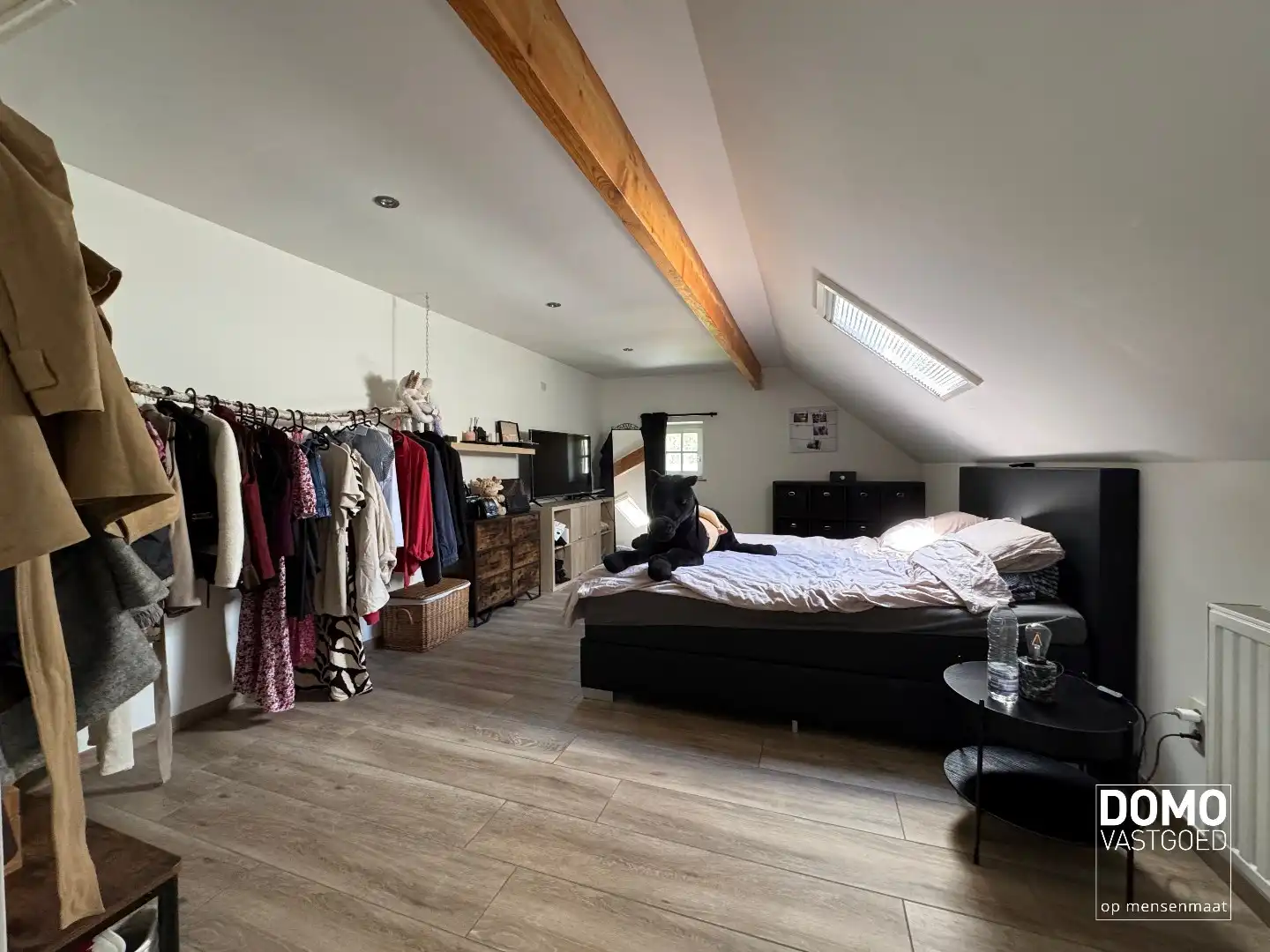 Charmante open bebouwing met 3 slaapkamers, 2 badkamers en prachtige tuin te huur foto 12