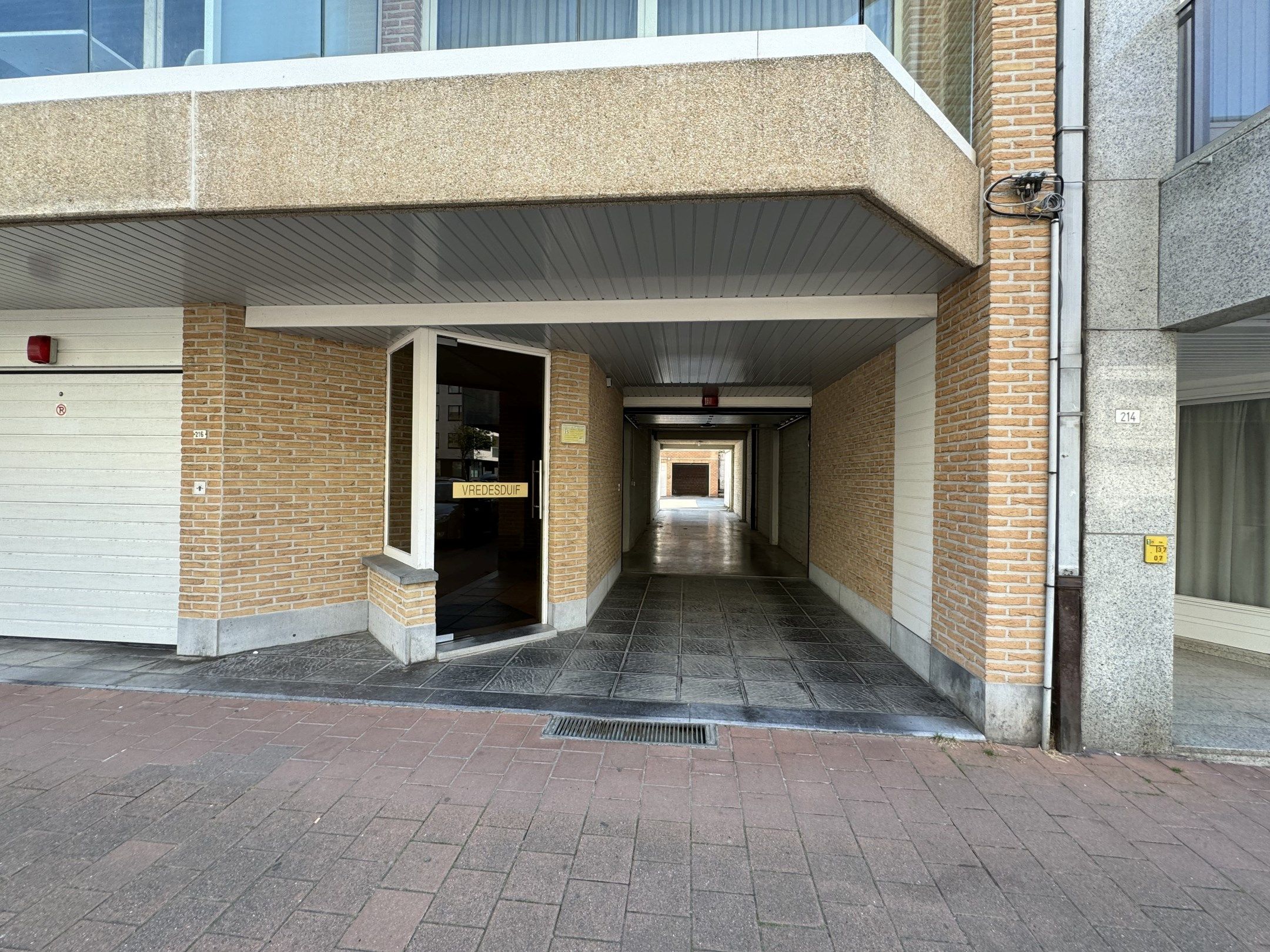 Twee slaapkamer appartement met garagebox aan het strand  foto 19