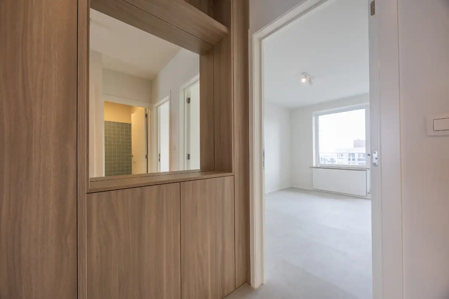 Gerenoveerd 2-slaapkamerappartement met frontaal zeezicht foto 16