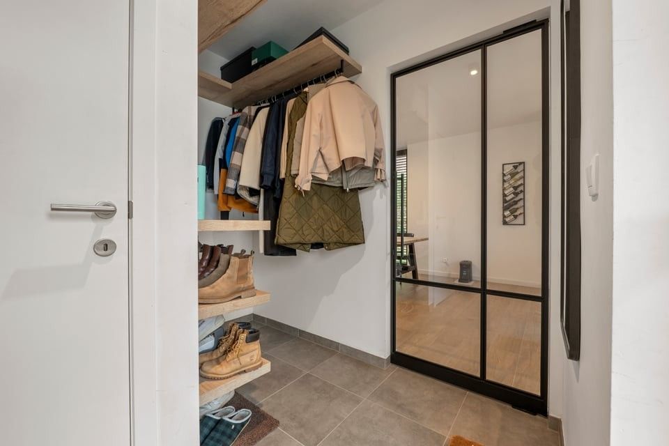 MODERNE HALFOPEN BEBOUWING MET INPANDIGE GARAGE EN RUIME TUIN IN SINT-TRUIDEN foto 4