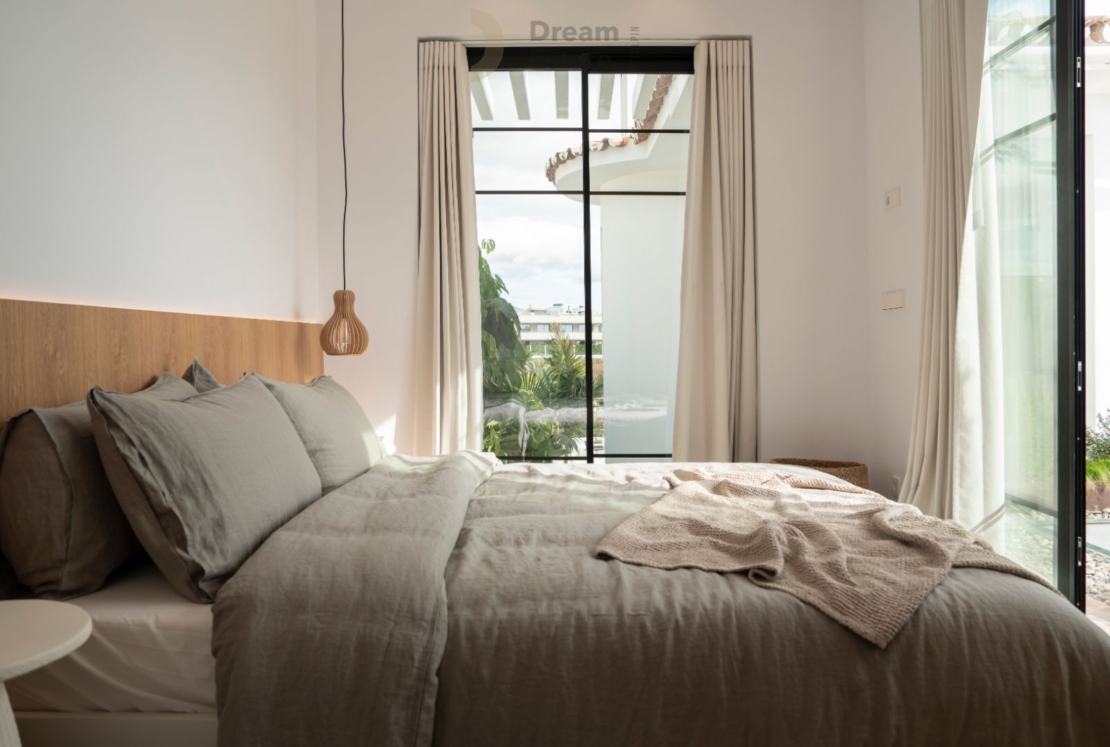 Moderne en strakke villa gelegen te Nueva Andalucia, Marbella. foto 23