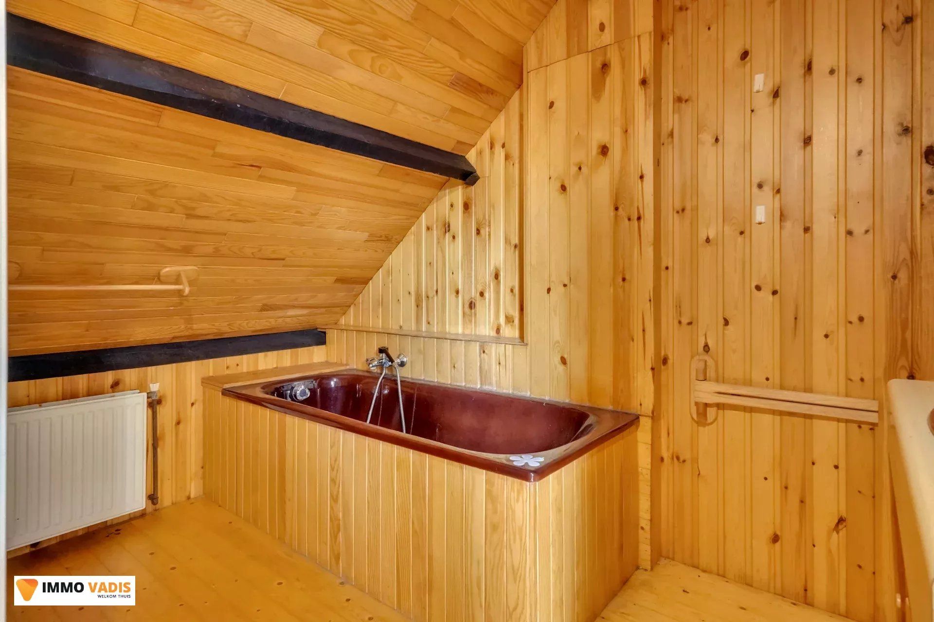 Woning met vijf slaapkamers en inpandige garage foto 14