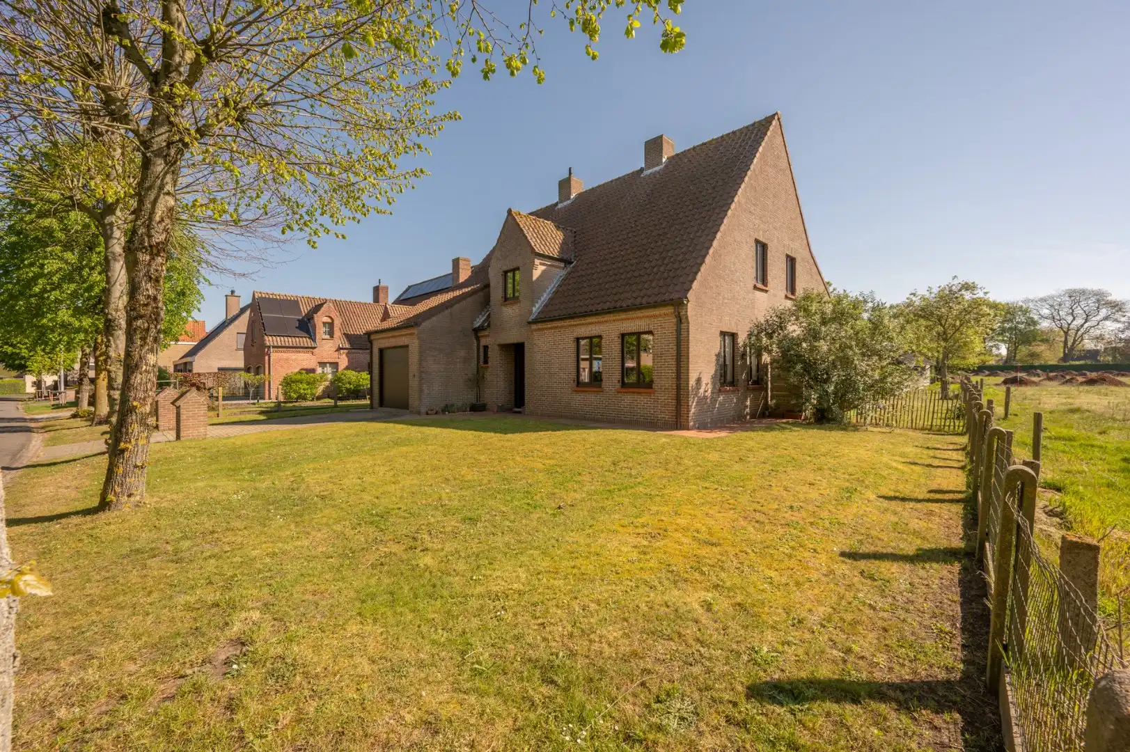Ruime woning met 5 slaapkamers en toffe tuin! foto {{pictureIndex}}