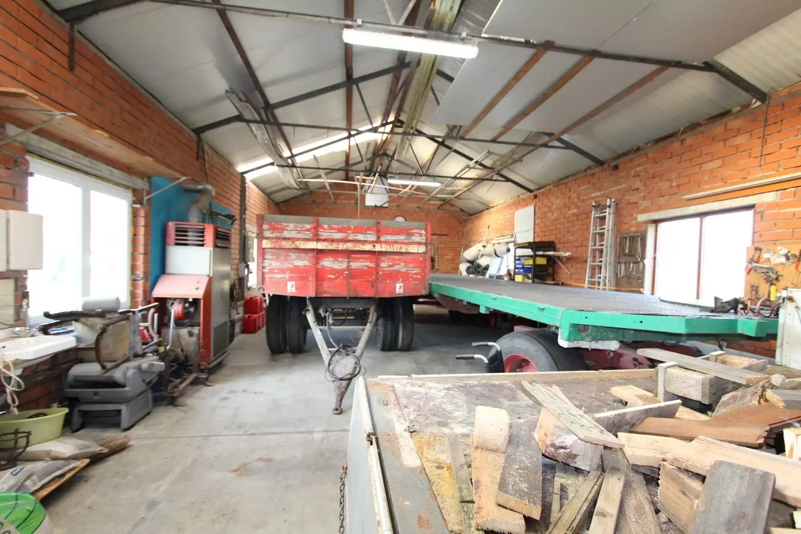 Landelijk gelegen woning met loods foto 21