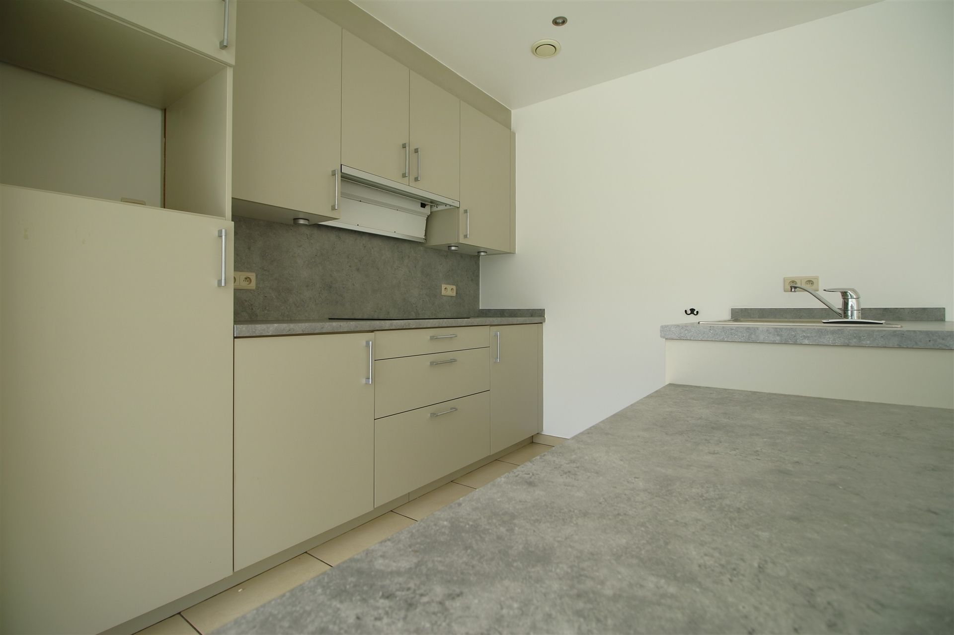 Woning met 4-5 slpk, tuin en garage foto 8