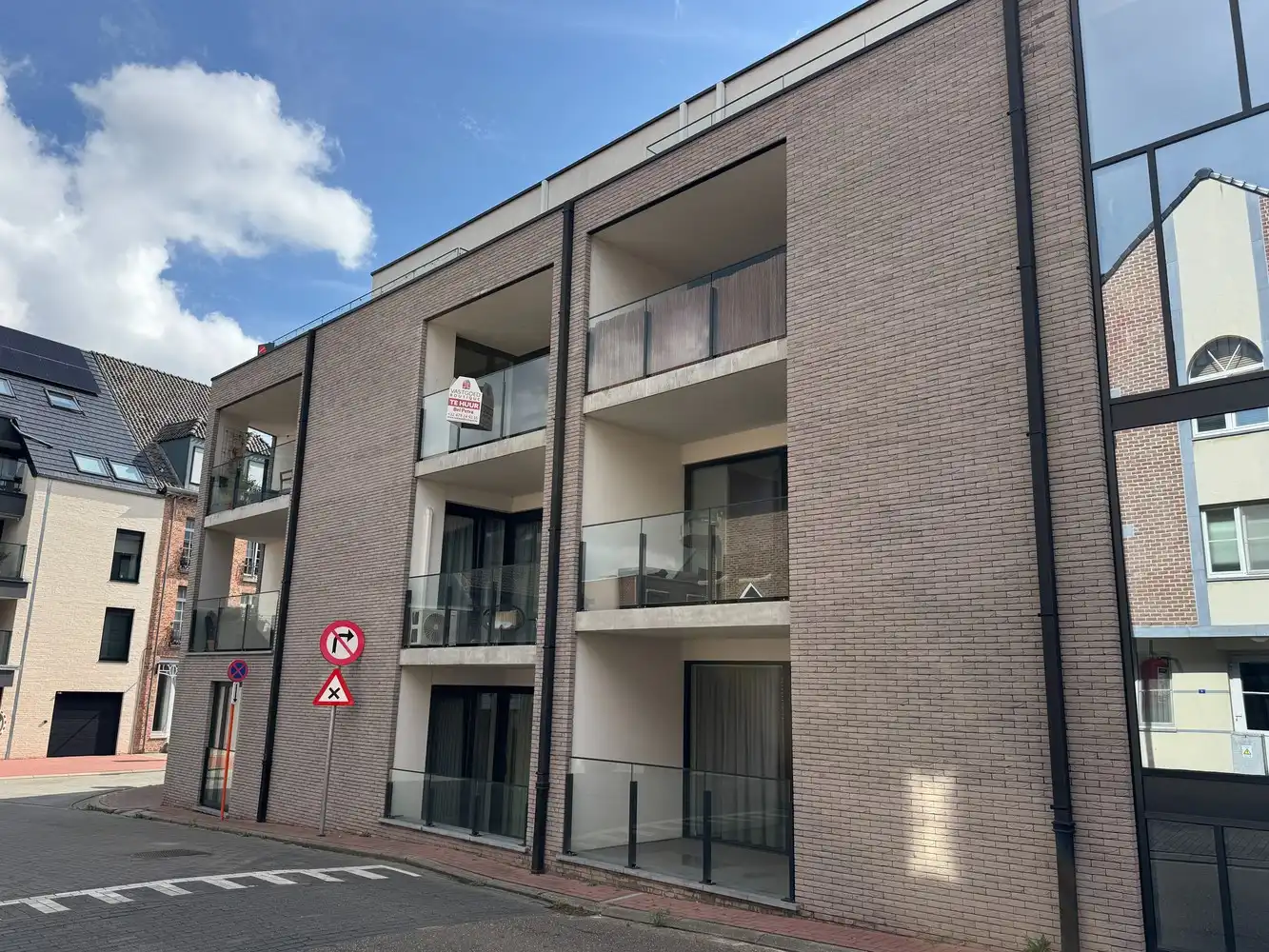 Ruimte om te wonen, terrassen om te genieten in het centrum van Lanaken foto 2