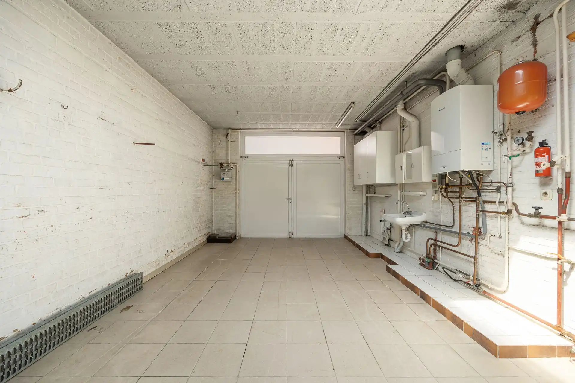 Ruime halfopen bebouwing met garage en zonnige tuin foto 26