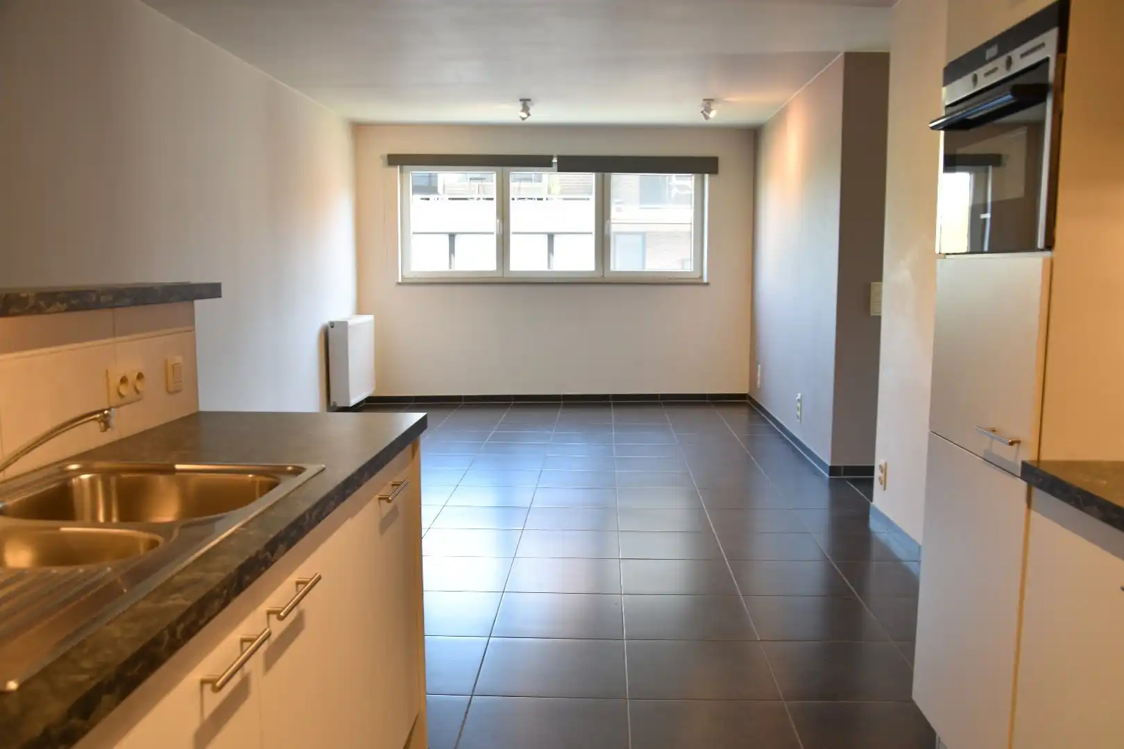 Instapklaar 2-slaapkamer appartement met zonnig terras in het hartje van Gullegem foto 4